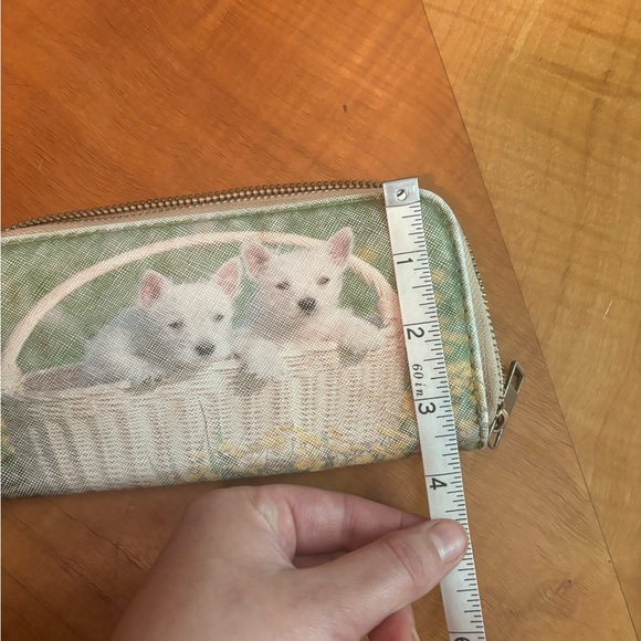 Faux leather zipper wallet. Puppies in a basket on the front and back - Picture 5 of 12